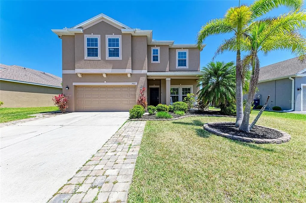 4 bed, 3.0 bath, 2610 sqft, $3,200 — Photo 1