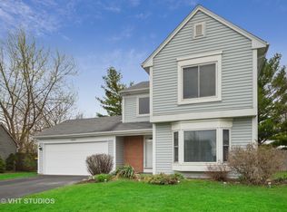 1001 Sunset Cir, Streamwood, IL 60107