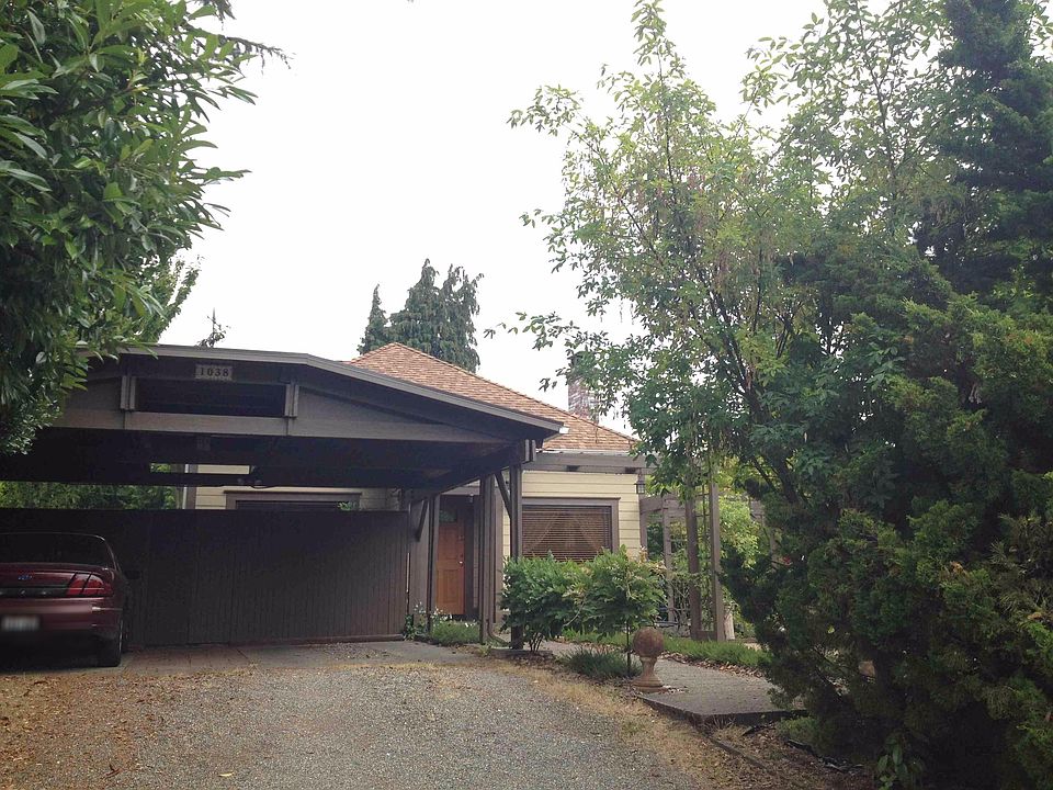 2nd image of 1038 NE 105th St