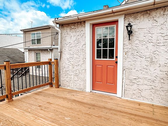 deck/entry to unit