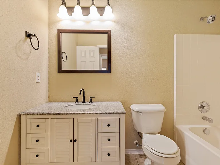 504 Teal Ln — Photo 17