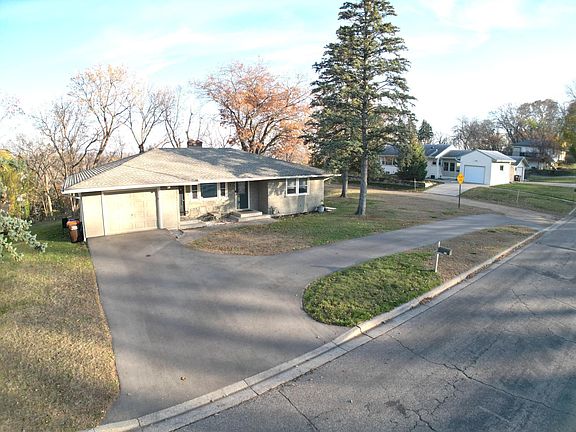 3rd image of 653 9th Ave S