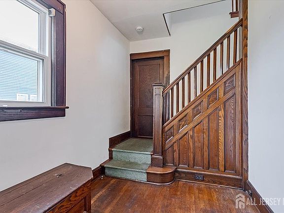 4th image of 425 New Market Rd