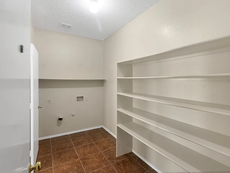 2 Watergrove Ct — Photo 15