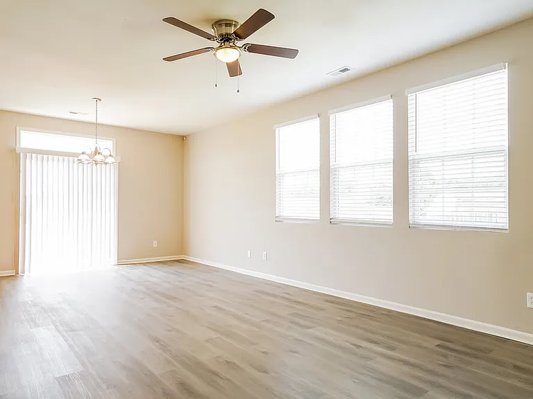 5200 Tant Cir — Photo 4