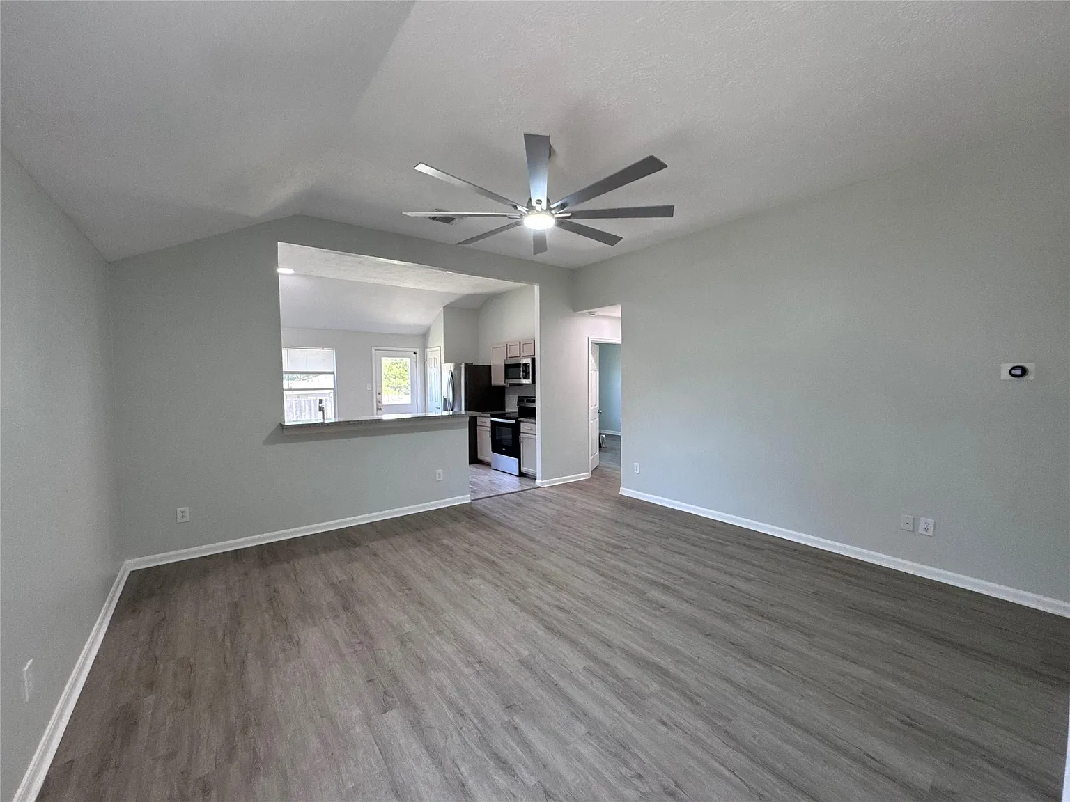 4 bed, 2.0 bath, 1302 sqft, $1,975 — Photo 2