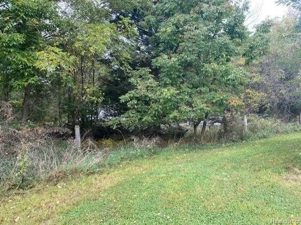 7060 Linden Rd, Fenton, MI 48430