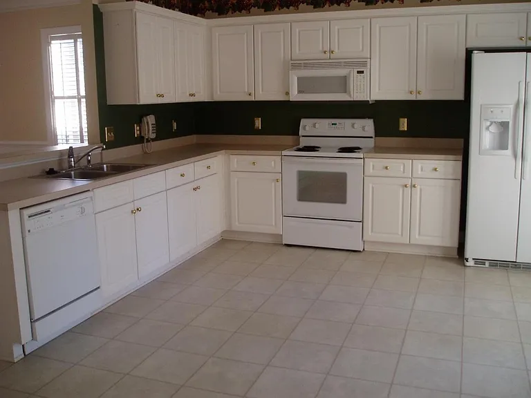Sink/dishwasher wall and bar
