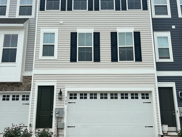 320 Andrew Ct — Photo 1