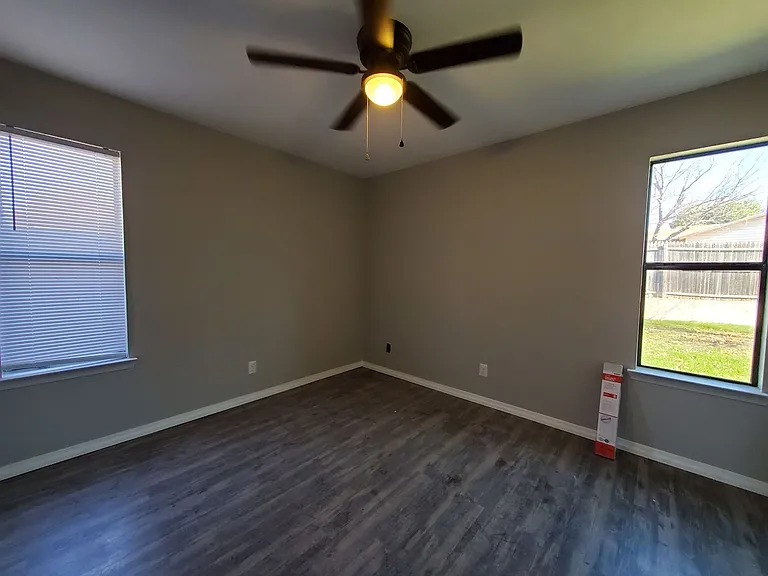 3322 Erin St — Photo 12