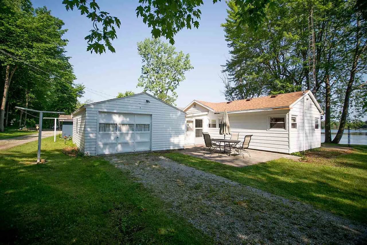 1541 S Lakeshore Dr photo 1