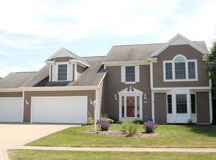 824 Perry Lake Dr, Fort Wayne, IN 46845