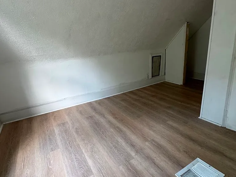 454 Lexington Ave — Photo 11