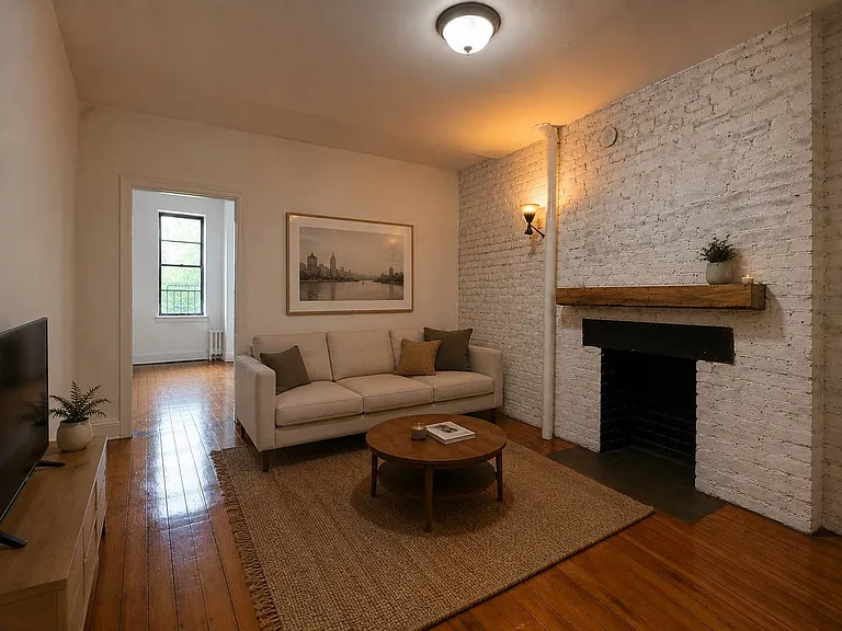 267 E 10th St #4D — Photo 1