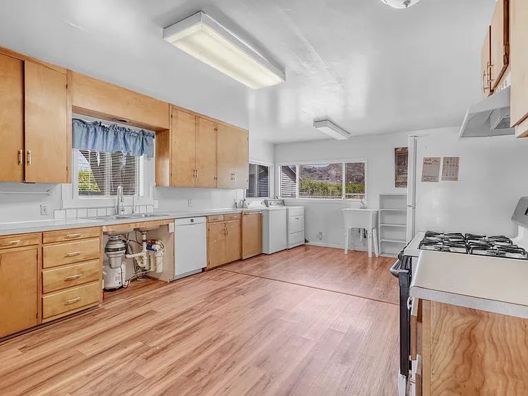 1476 Bardsdale Ave — Photo 33
