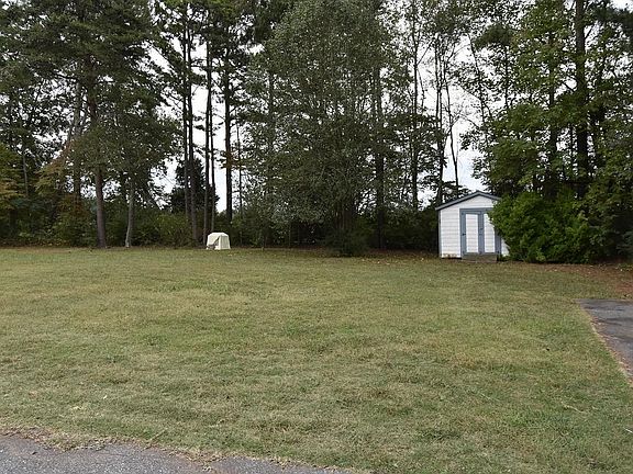 3rd image of 300 Catawba Winds Dr