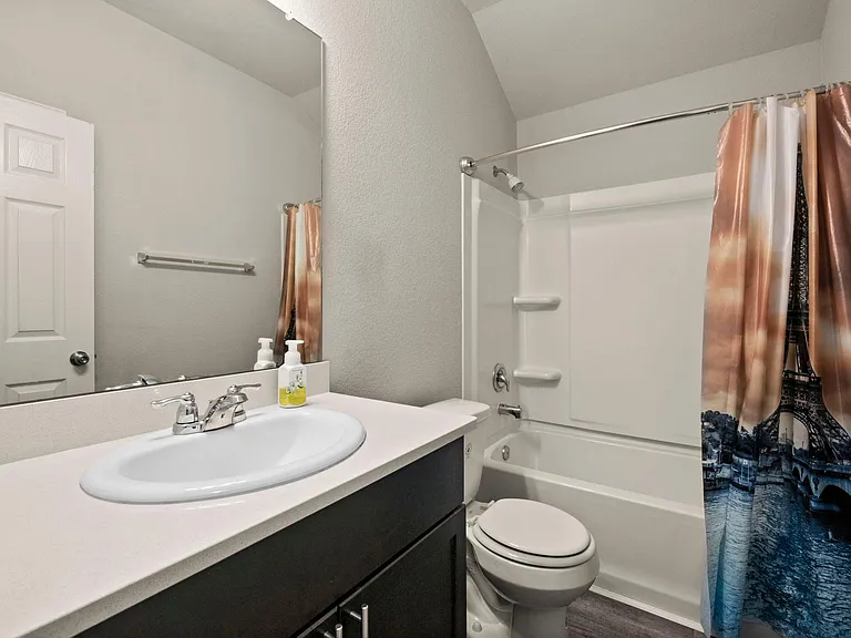 FULL BATHROOM #2