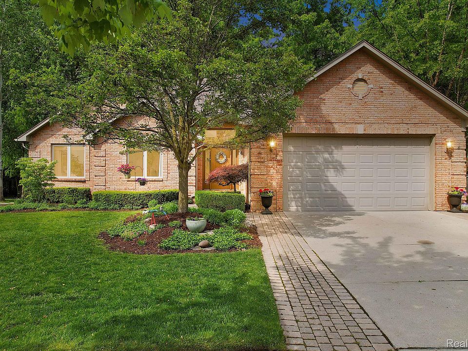 1st image of 53682 Deerfield Ln