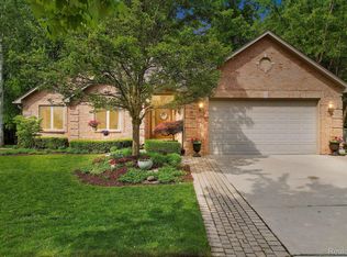 53682 Deerfield Ln, New Baltimore, MI 48047