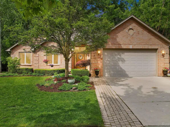 53682 Deerfield Ln, New Baltimore, MI 48047