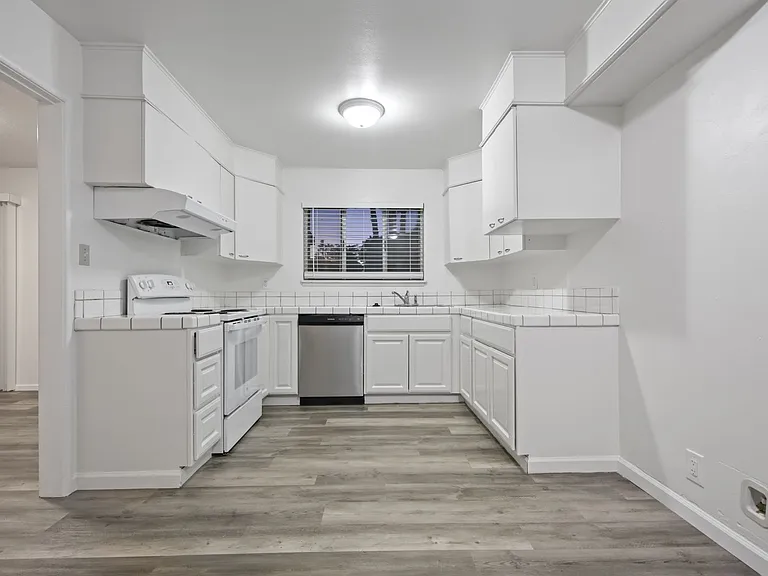 7719 Alexandria Pl — Photo 11