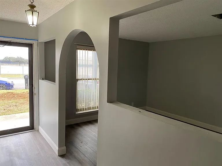 204 E Pleasantview Dr — Photo 6