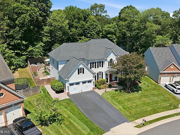 2nd image of 7822 Gambrill Woods Way
