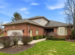 141 Hampton Hill Dr, Williamsville, NY