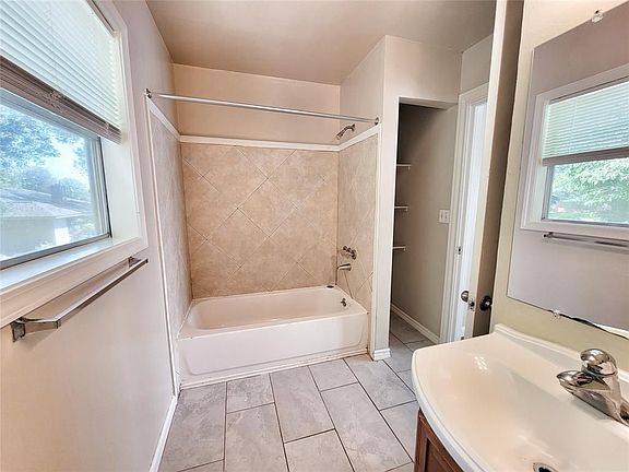 4th image of 116 Marian St APT 6