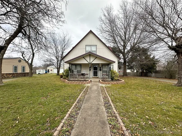 1235 SE 3rd St, Wagoner, OK 74467