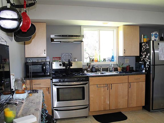 2nd image of 802 Lafayette St