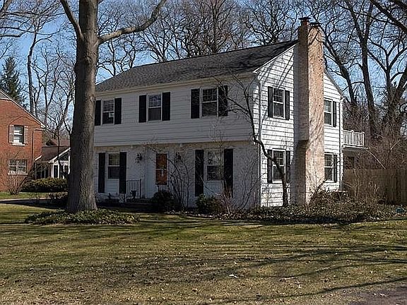 2nd image of 2730 S Twyckenham Dr
