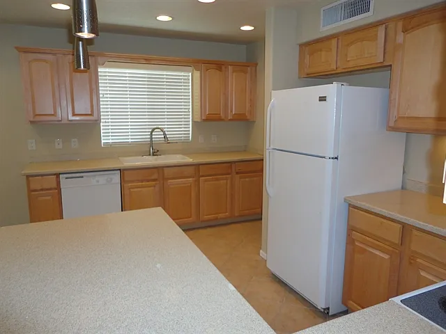 4 bed, 3.0 bath, 2285 sqft, $2,710 — Photo 3