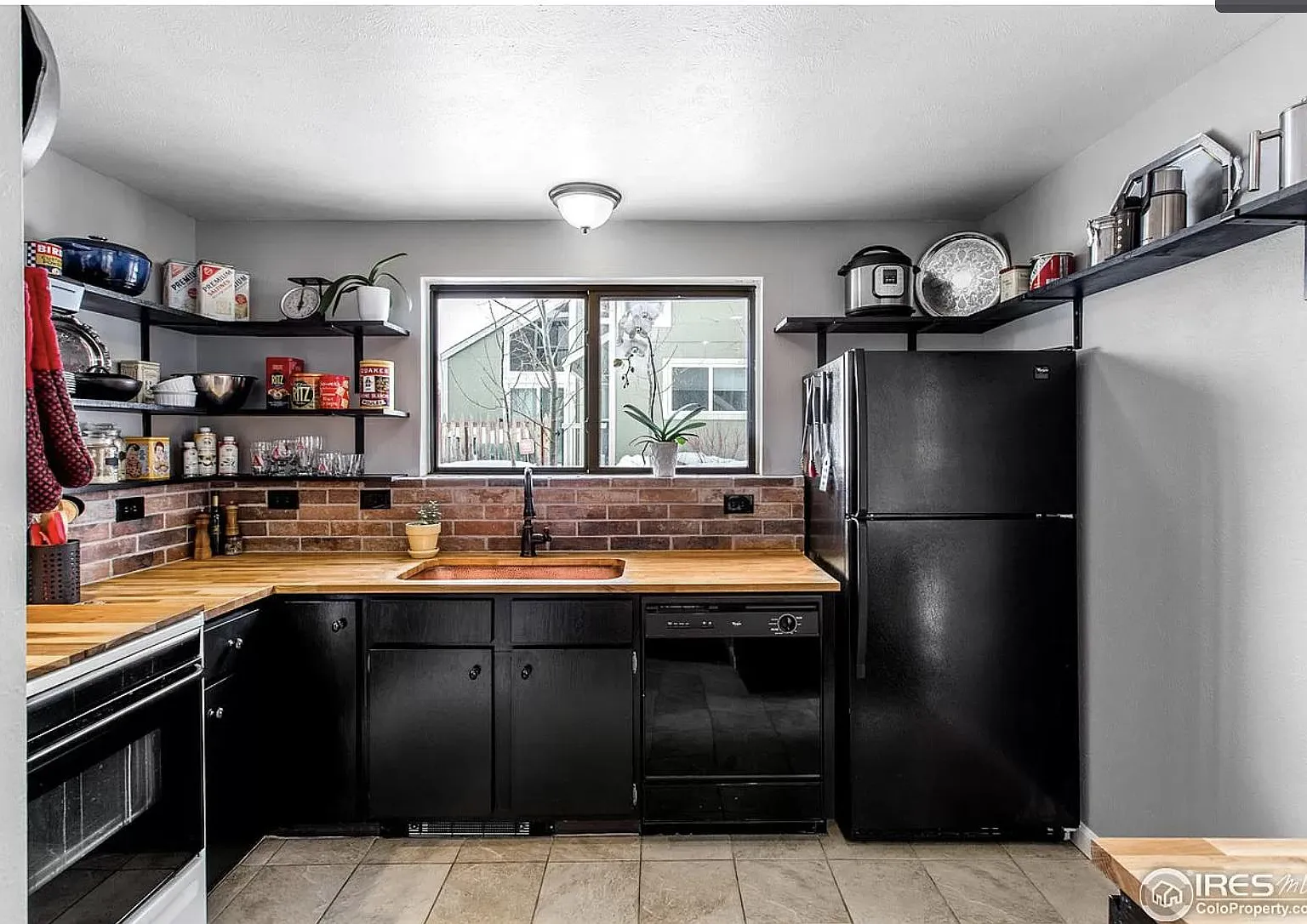2 bed, 832 sqft, $2,700 — Photo 3