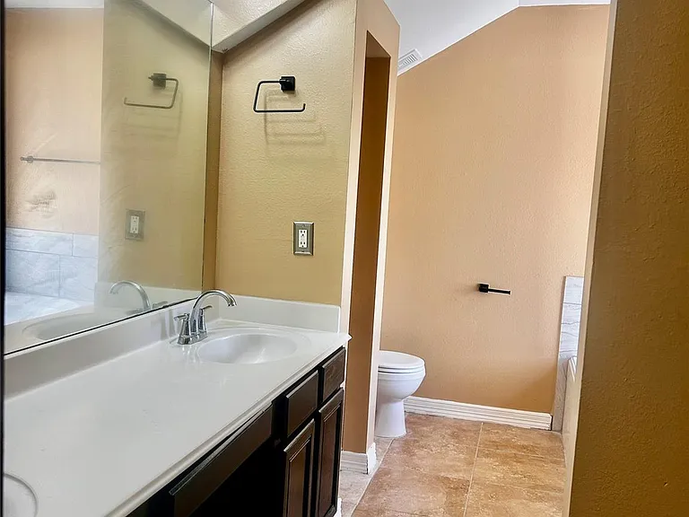 4011 Alexis Cir — Photo 6
