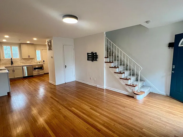 1008 Bashford Ln — Photo 6