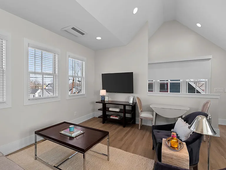 920 Lawrence Ave #B — Photo 12