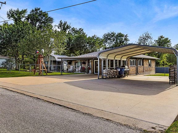4th image of 188 Huckleberry Rd