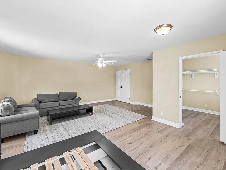 542 N Waverly St — Photo 48
