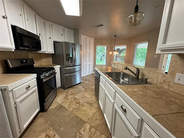 502 Green Valley Cv — Photo 3