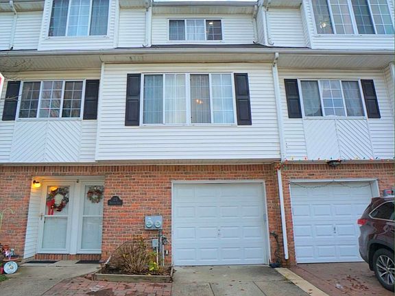2nd image of 25 Red Cedar Ln