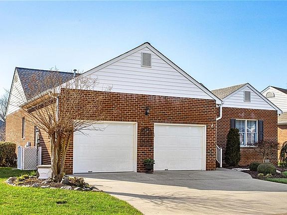 3rd image of 4913 Lakemere Ct
