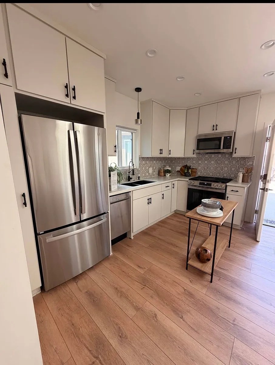 Building Photo - 2408 W 102nd St #2