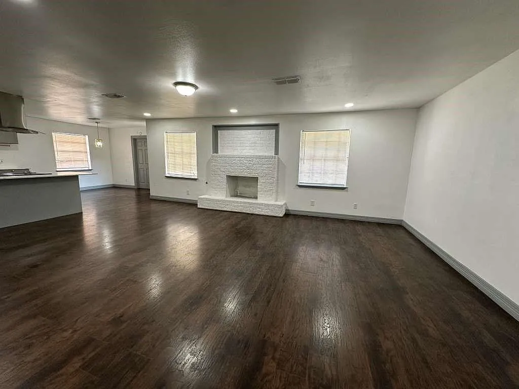 3 bed, 2.0 bath, 2166 sqft, $3,395 — Photo 3