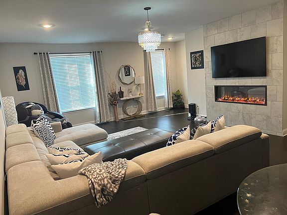 Spacious living room