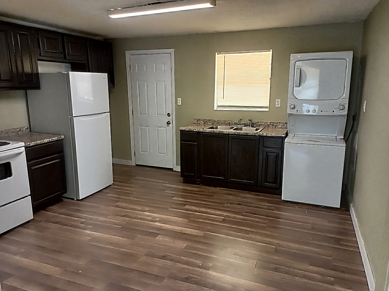 2 bed, 768 sqft, $700 — Photo 3