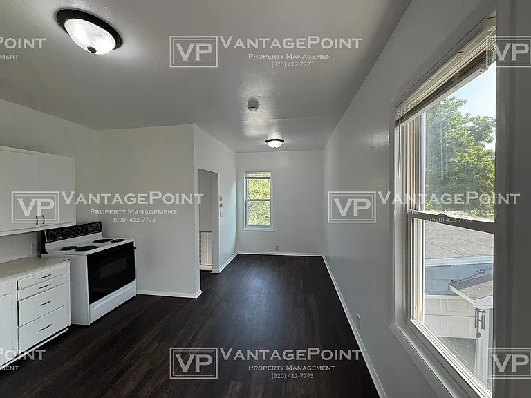 213 E Green Bay St #B — Photo 3