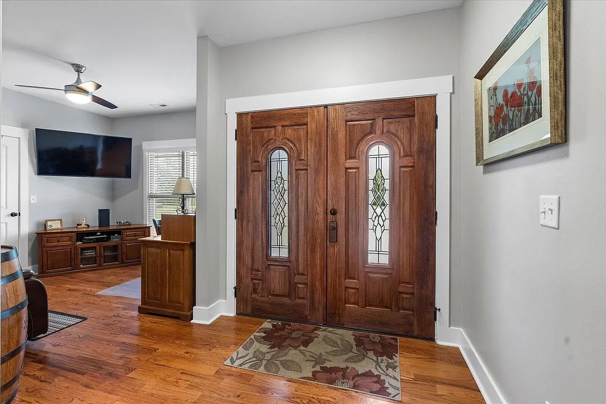 4 bed, 2.5 bath, 2533 sqft, $4,000 — Photo 3