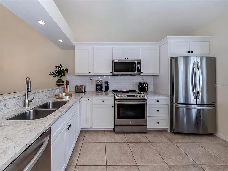 901 Addington Ct #203 — Photo 7