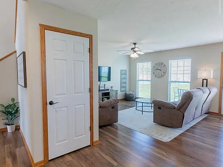 8767 Ridge Hollow Dr — Photo 16